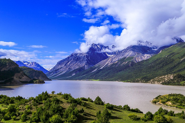 西藏旅游攻略必玩的景点(西藏旅游攻略必玩的景点推荐)