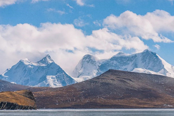 西藏旅游攻略必玩的景点有哪些(西藏旅游攻略必玩的景点有哪些地方)